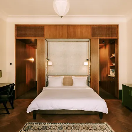 Boutique Chateau Royal فندق 5*